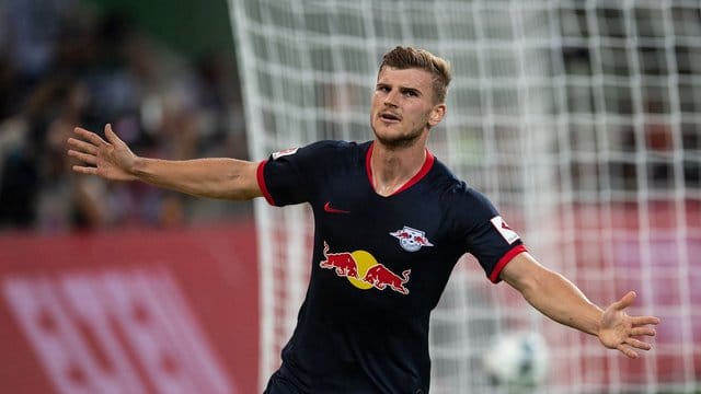 Umjubelter Mann beim Leipzig-Sieg in Gladbach: Nationalspieler Timo Werner. Umjubelter Mann beim Leipzig-Sieg in Gladbach: Nationalspieler Timo Werner.