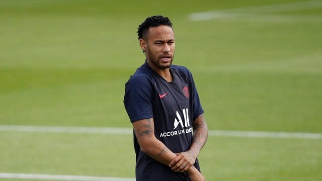 Sitzt weiter zwischen den Stühlen: PSG-Superstar Neymar.