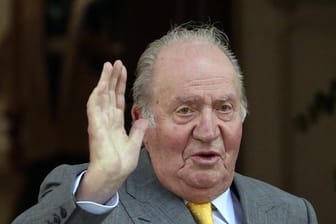 Spaniens Ex-König Juan Carlos hat eine Woche nach seiner Herz-Operation das Krankenhaus verlassen.