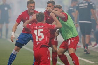Die Union-Spieler haben gegen Dortmund den ersten Bundesligasieg der Klubgeschichte eingefahren.