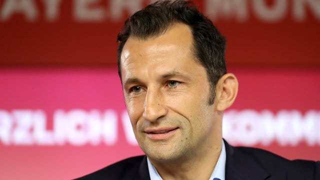 Sportdirektor Hasan Salihamidzic wartet entspannt die Entscheidung des Aufsichtsrates ab. Sportdirektor Hasan Salihamidzic wartet entspannt die Entscheidung des Aufsichtsrates ab.