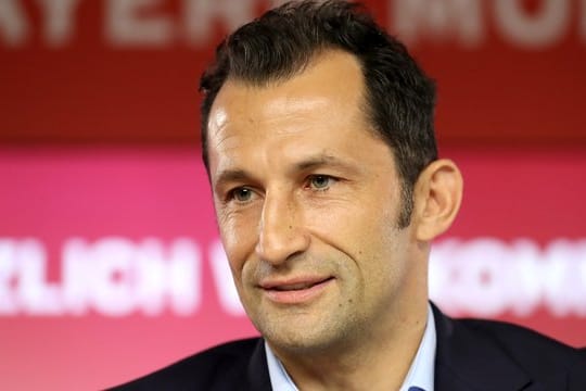 Sportdirektor Hasan Salihamidzic wartet entspannt die Entscheidung des Aufsichtsrates ab.