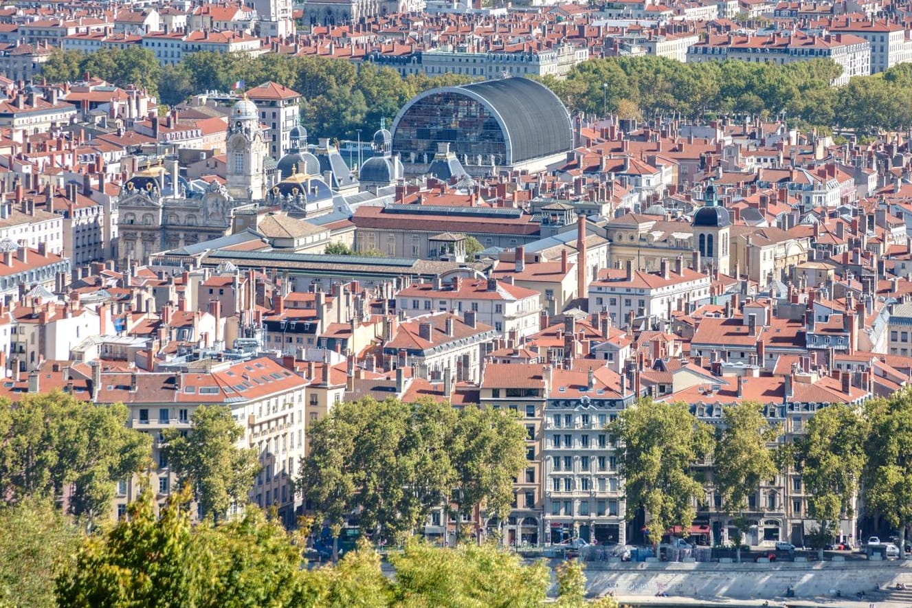 Lyon: Am Rande der französischen Großstadt kam es zu einer brutalen Attacke.