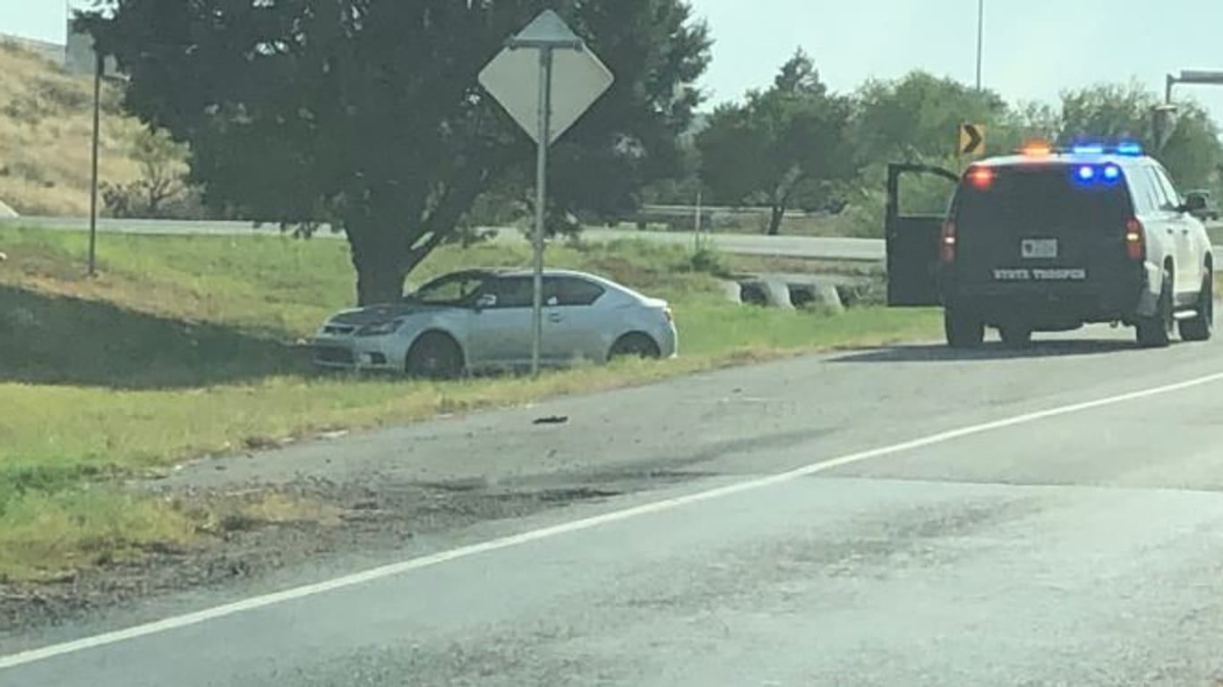Die Polizei in Odessa (Texas) findet offenbar ein Fahrzeug, mit dem mindestens ein Täter nach einem Schusswaffenangriff geflohen sein soll.