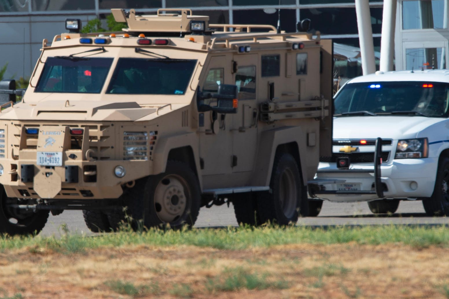 Fahrzeuge der Polizei in Odessa, Texas: Beamte haben den mutmaßlichen Todesschützen auf dem Parkplatz eines Kinos erschossen.