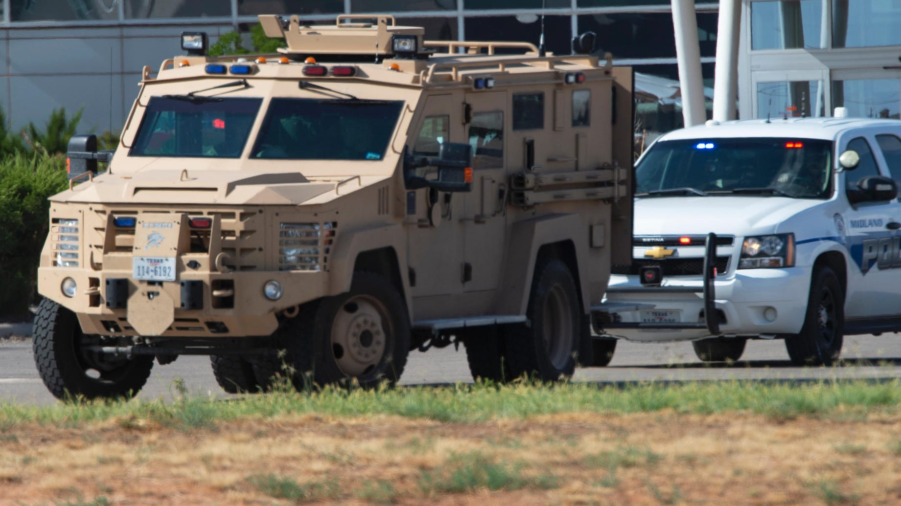 Fahrzeuge der Polizei in Odessa, Texas: Beamte haben den mutmaßlichen Todesschützen auf dem Parkplatz eines Kinos erschossen.