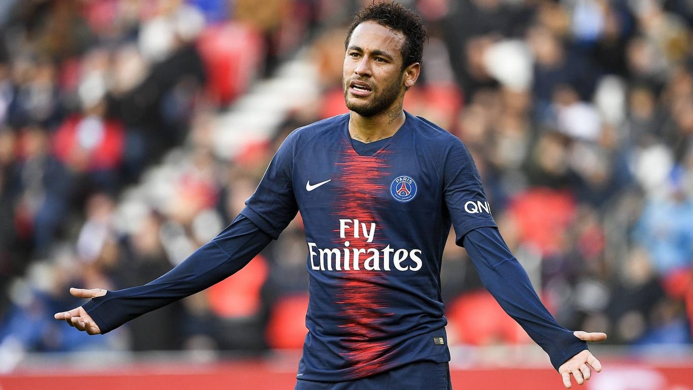 Neymar: Der Brasilianer "muss" offenbar weiter in Paris spielen.