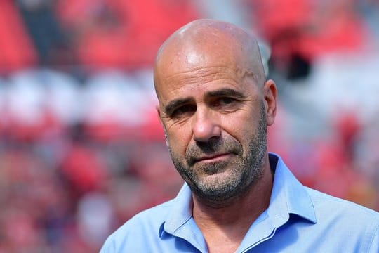 Muss mit seinem Team Ecken üben: Bayer-Coach Peter Bosz.