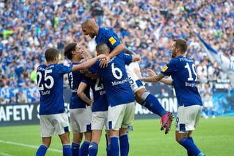 Im dritten Saisonspiel durften die Schalke-Profis endlich über die ersten Tore jubeln.