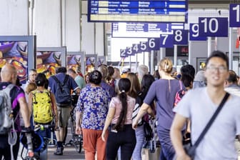 Voller Bahnsteig: Die Deutsche Bahn bekommt im Fernverkehr einen weiteren Konkurrenten.