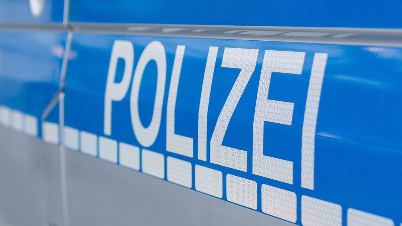 Ein Streifenwagen der Polizei: Ein Sondereinsatzkommando hat zwei Hunde in Wolfsburg erschossen.