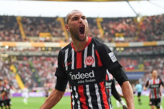 Bas Dost brauchte keine 15 Minuten, um das erste Mal im Eintracht-Trikot zu treffen.