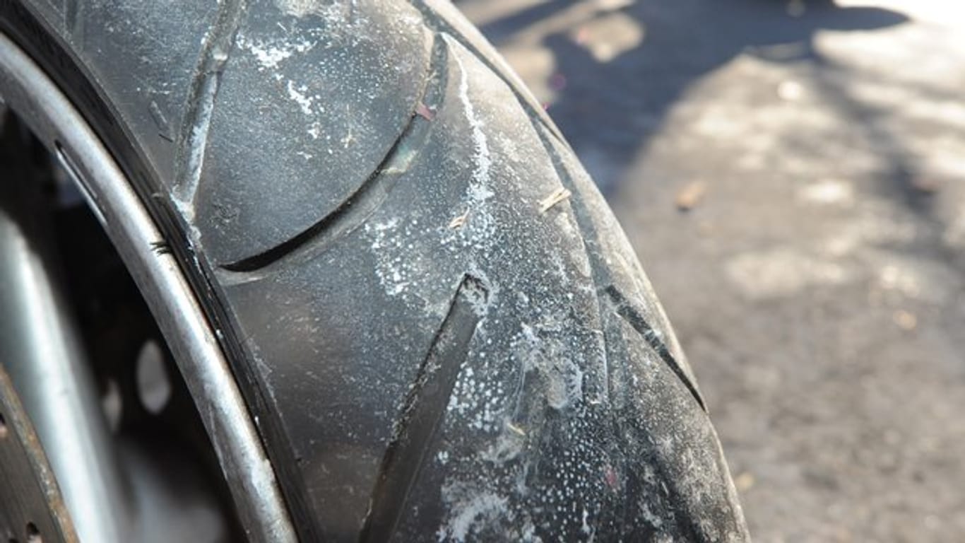 Schon geringe Abweichungen vom korrekten Reifenfülldruck können die Fahrsicherheit beeinträchtigen.