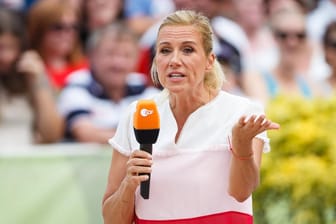 Andrea Kiewel: Die Moderatorin überrascht im "ZDF-Fernsehgarten" gerne ihre Gäste.