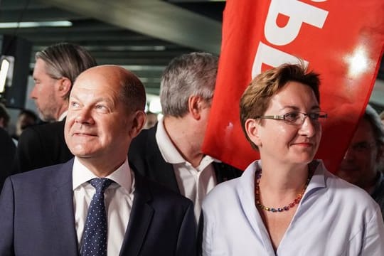 Olaf Scholz (l) und Klara Geywitz treten als Duo für den SPD-Parteivorsitz an.