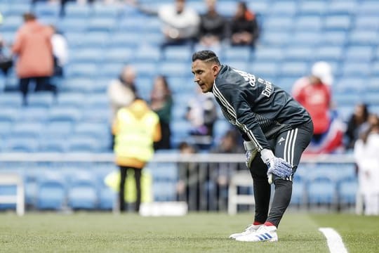 Torwart Keylor Navas wechselt im Zuge eines Tauschgeschäfts von Real Madrid zu Paris Saint-Germain.