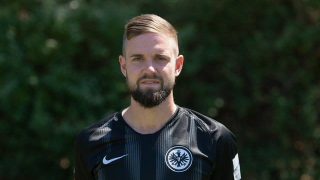 Wechselt von Eintracht Frankfurt zu Hannover 96 in die 2. Wechselt von Eintracht Frankfurt zu Hannover 96 in die 2.