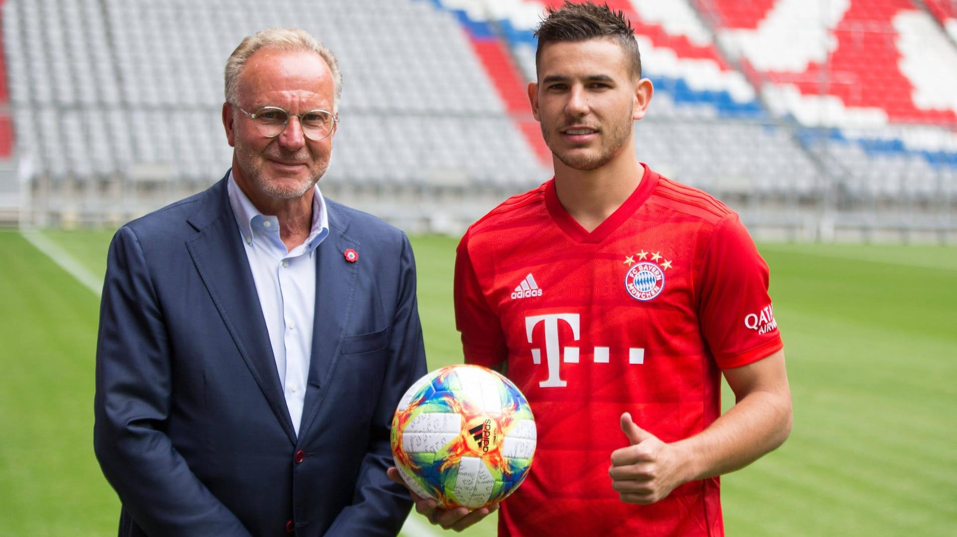 Bayerns Lucas Hernandez (re.) ist neuer Rekordeinkauf der Fußball-Bundesliga.