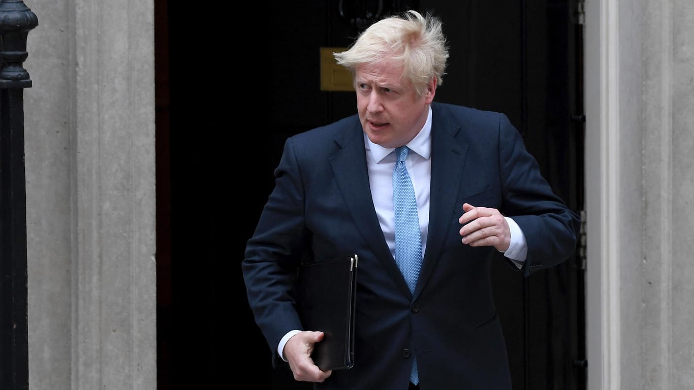Boris Johnson vor Downing Street 10.