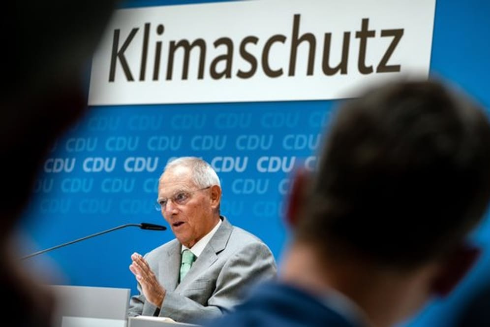 Bundestagspräsident Wolfgang Schäuble spricht zum Beginn des CDU-"Werkstattgesprächs" zum Klimaschutz in Berlin.
