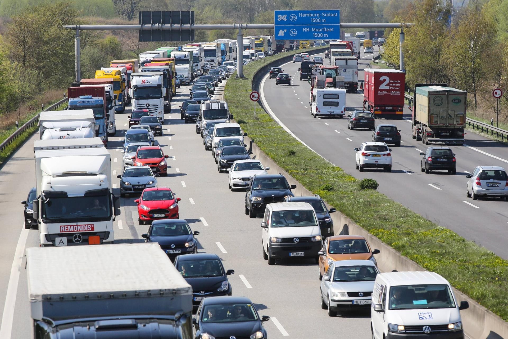 Stau auf der Autobahn in Hamburg: Ab Mittwoch kann es auf mehreren Verkehrswegen zu Behinderungen kommen.