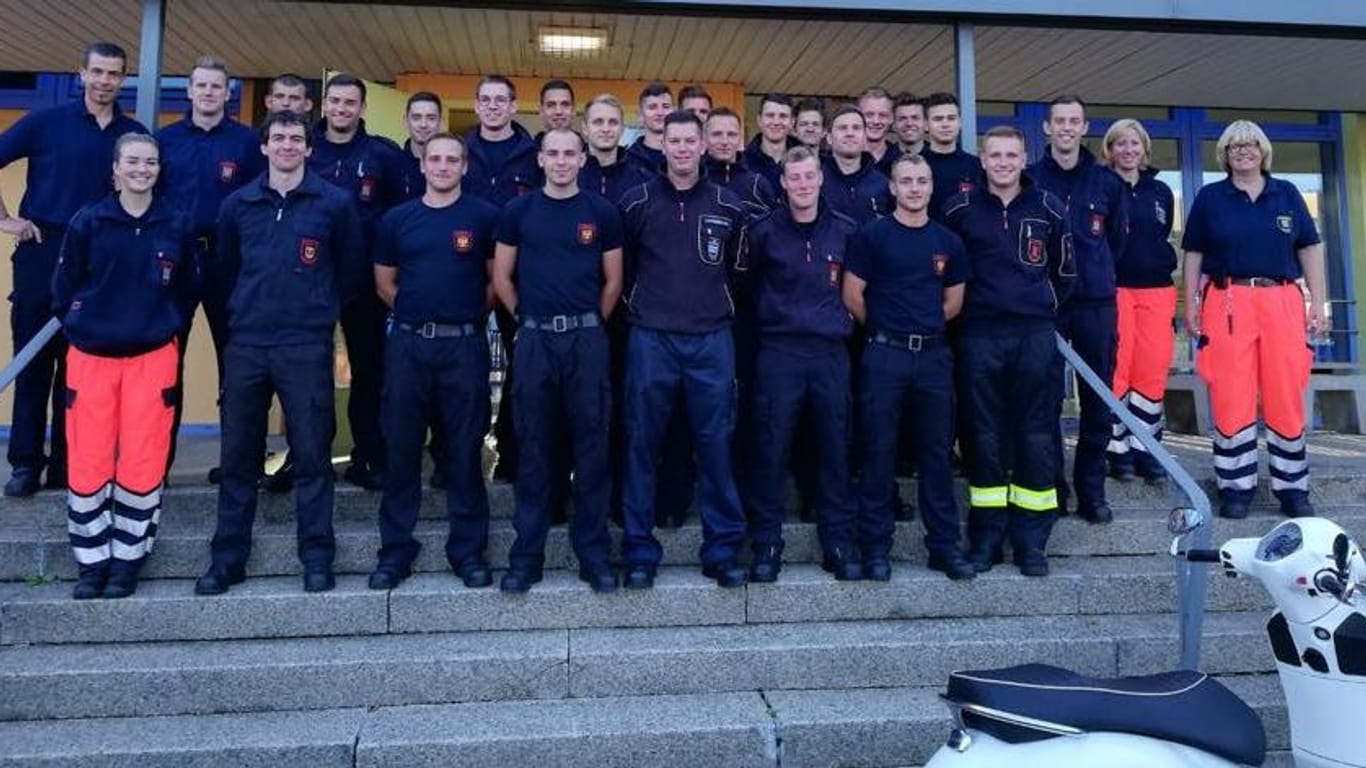 Neuankömmlinge der Feuerwehr Hagen: 25 angehende Rettungssanitäter drücken nun wieder die Schulbank.