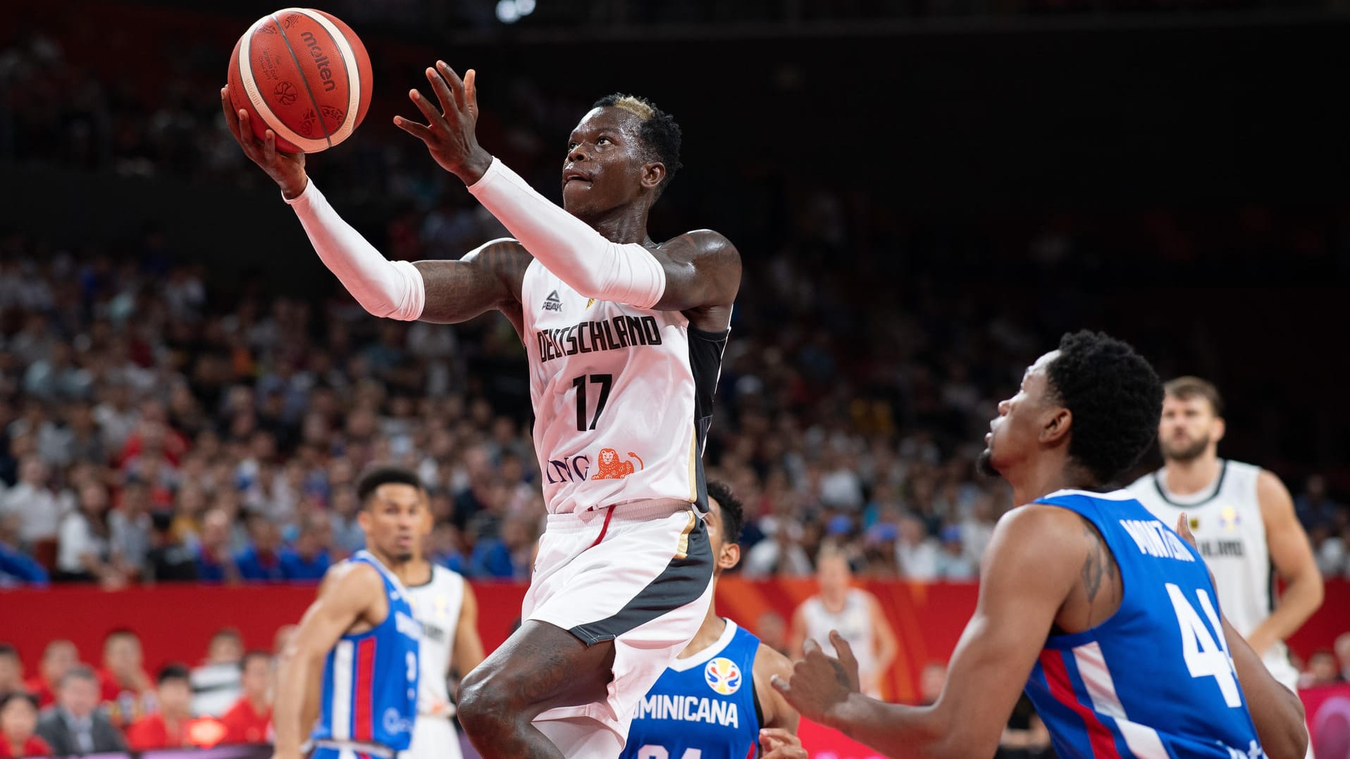 Dennis Schröder (l.): Auch der deutsche NBA-Star blieb hinter seiner Topform zurück.