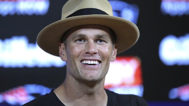 NFL-Superstar Tom Brady will mit den New England Patriots wieder den Titel holen. NFL-Superstar Tom Brady will mit den New England Patriots wieder den Titel holen.