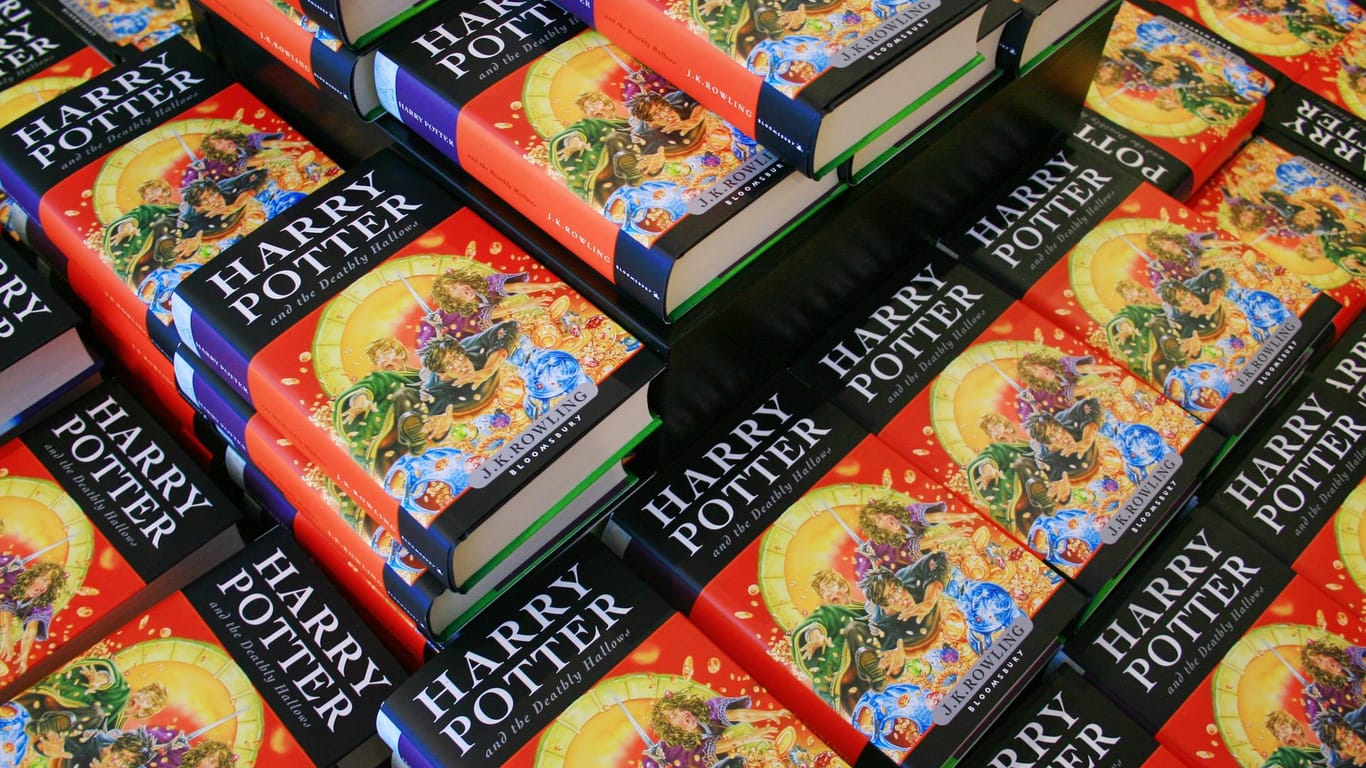 Der siebte Band der beliebten Harry-Potter Reihe: Die Schule bewahrt die Romane zwar weiter auf, stellt sie den Schülern aber nicht mehr zur Verfügung.