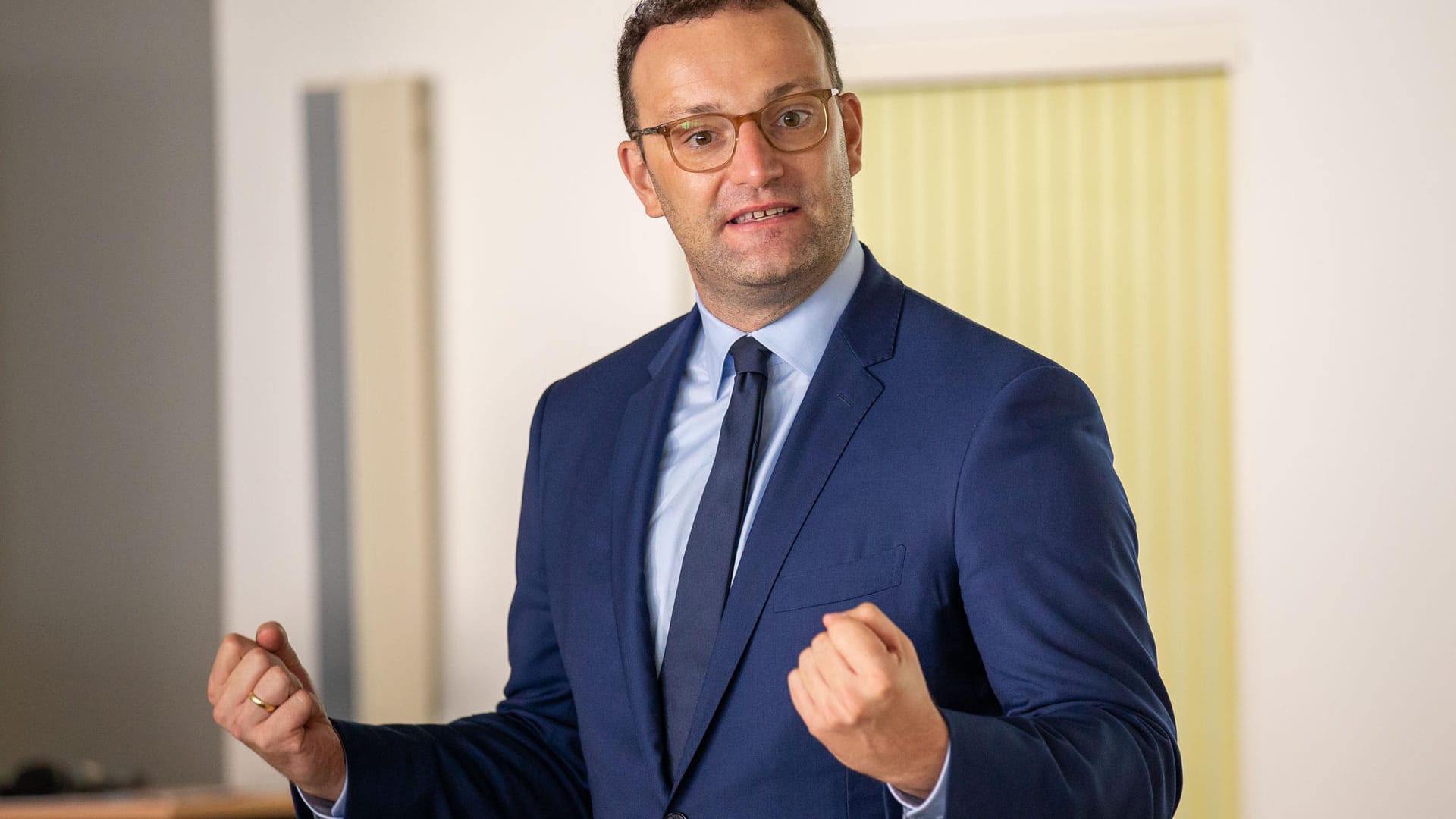 Jens Spahn in Hoyerwerda: Der Bundesgesundheitsminister möchte den Pflegenotstand mit mehr Fachkräften aus dem Ausland lösen.