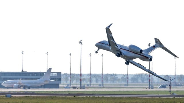 Die Piloten vermieden im April bei der Landung der Regierungsmaschine in Berlin-Schönefeld nur knapp eine Katastrophe.