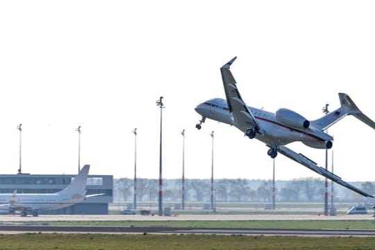 Die Piloten vermieden im April bei der Landung der Regierungsmaschine in Berlin-Schönefeld nur knapp eine Katastrophe.