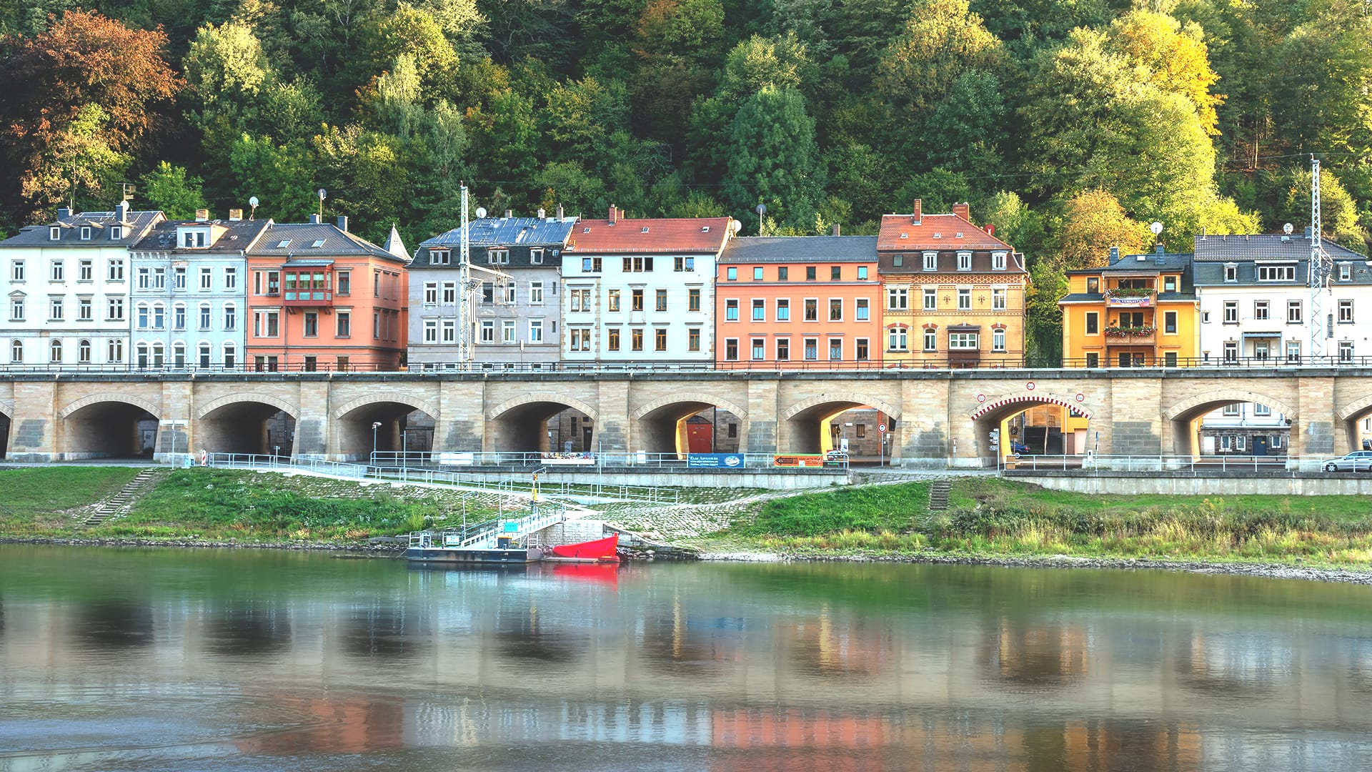 Fähranleger in Königstein: In dieser sächsischen Gemeinde lag die Wahlbeteiligung bei 121 Prozent. (Archivbild)