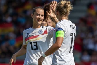 Treffsicher: Sara Däbritz (l.) erzielte gegen die Ukrainerinnen drei Tore.