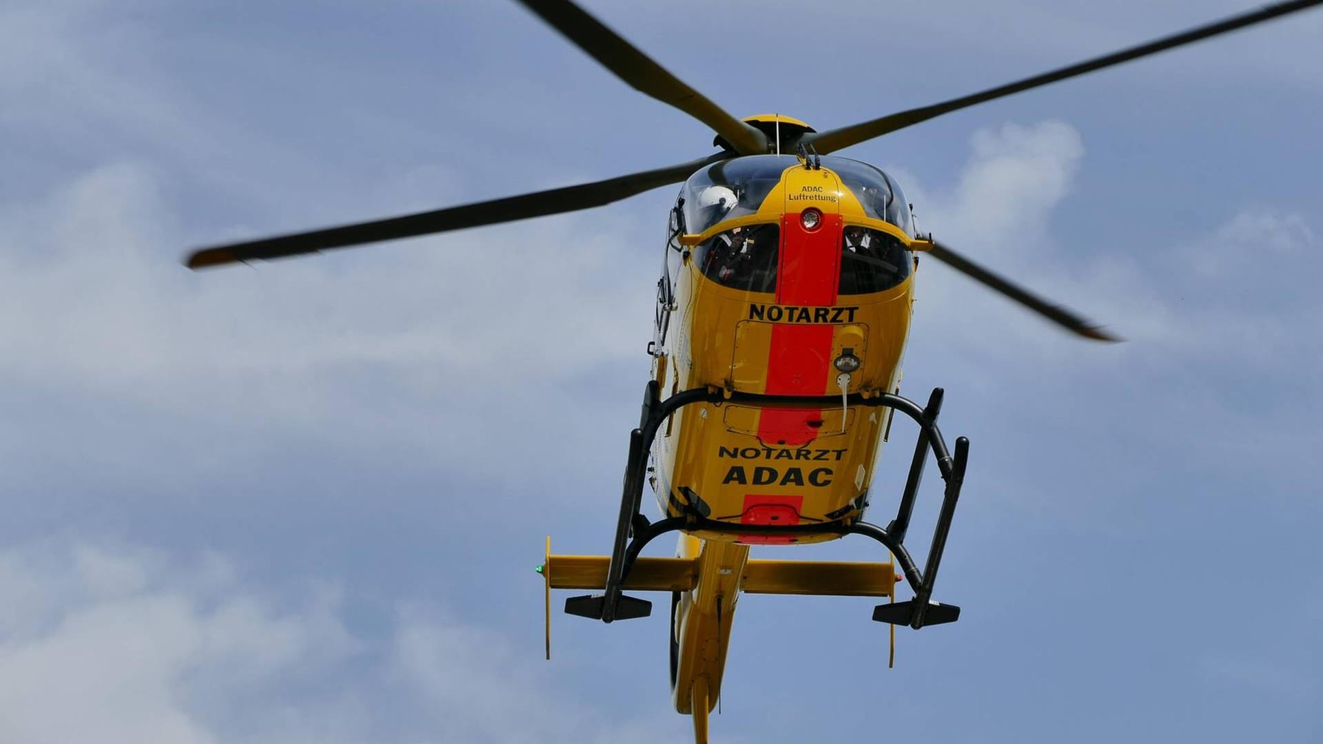 Ein Rettungshubschrauber im Einsatz (Symbolbild): Für die Frau kam jede Hilfe zu spät. Ein Rettungshubschrauber im Einsatz (Symbolbild): Für die Frau kam jede Hilfe zu spät.