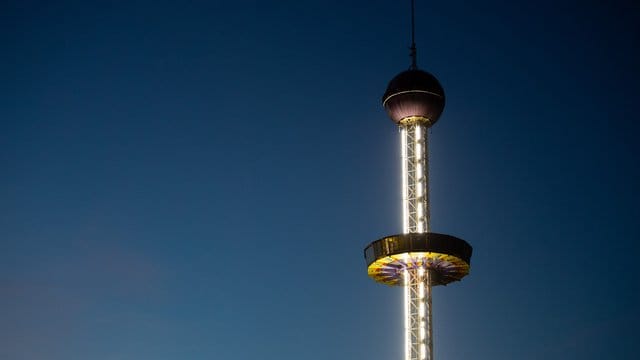 Die Plattform des Aussichtsturm steckt in 60 Metern Höhe fest.