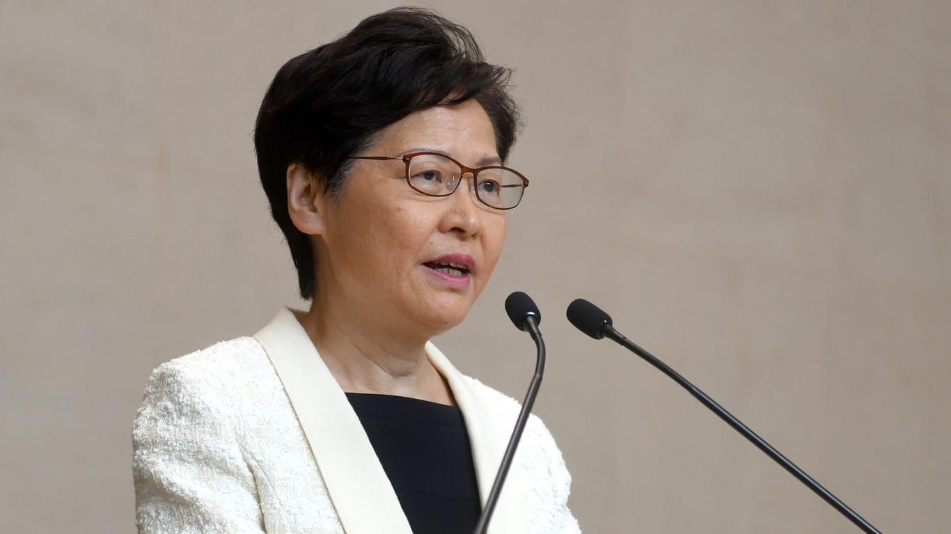 Carrie Lam, Regierungschefin der chinesischen Sonderverwaltungszone Hongkong: Einem Medienbericht zufolge will sie auf das umstrittene Auslieferungsgesetz nach China verzichten.
