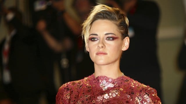 Schauspielerin Kristen Stewart würde sich der Karriere wegen nicht in der Öffentlichkeit verstellen.