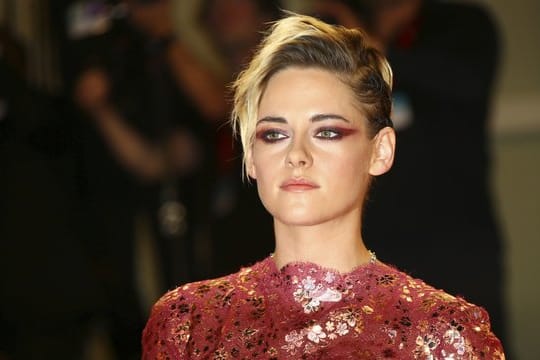 Schauspielerin Kristen Stewart würde sich der Karriere wegen nicht in der Öffentlichkeit verstellen.