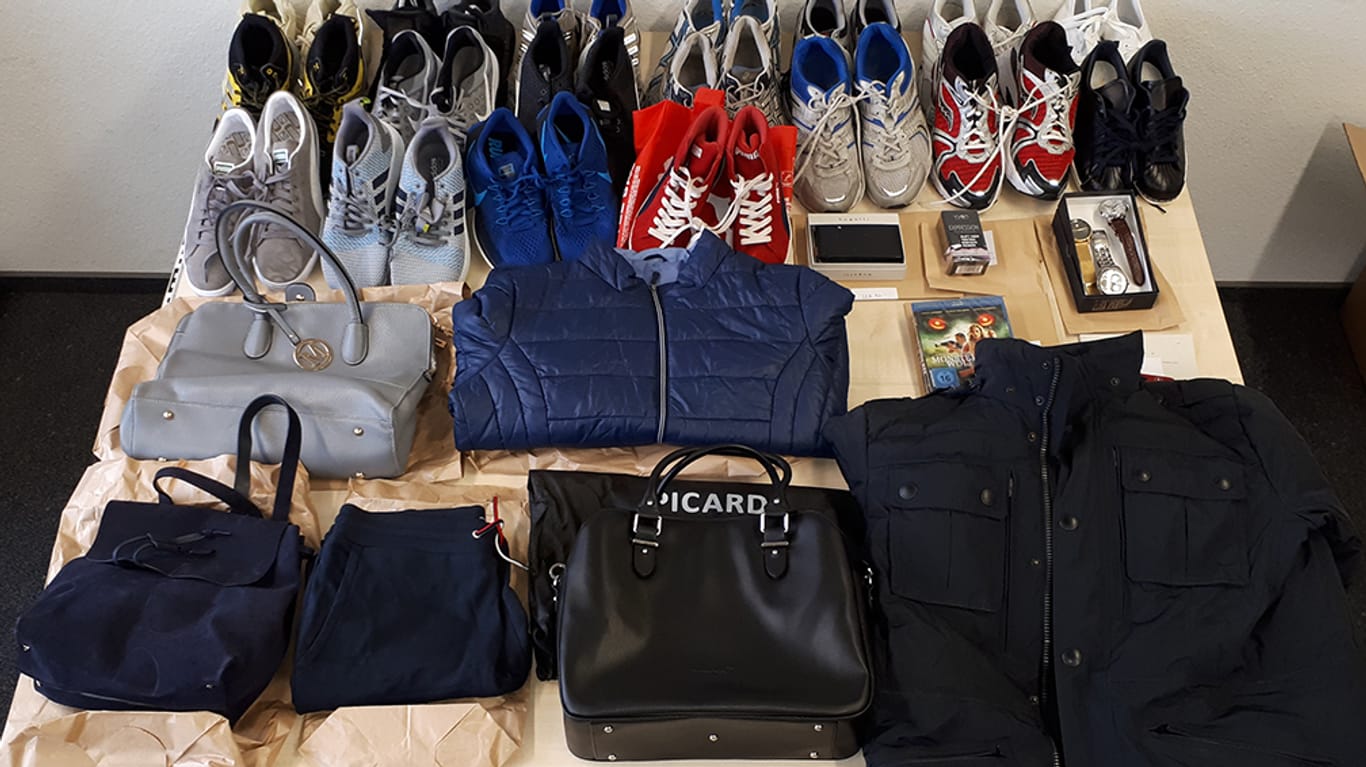 Handtaschen und Schuhe: Auch diese Waren sollen die DHL-Mitarbeiter geklaut haben.