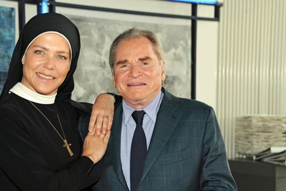 Die ARD-Fernsehserie "Um Himmels Willen" mit Fritz Wepper (als Bürgermeister Wolfgang Wöller) und Janina Hartwig (als Schwester Hanna) hat das Quotenrennen für sich entschieden.