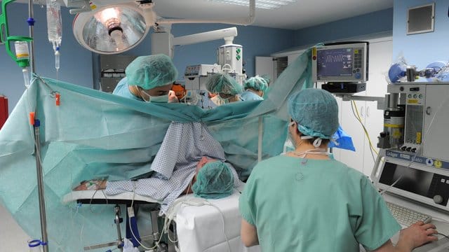 Nach Kaiserschnitt-Geburten kommt es nach einer Untersuchung der Techniker Krankenkasse (TK) statistisch gesehen häufiger zu Gesundheitsproblemen bei Kindern. Nach Kaiserschnitt-Geburten kommt es nach einer Untersuchung der Techniker Krankenkasse (TK) statistisch gesehen häufiger zu Gesundheitsproblemen bei Kindern.