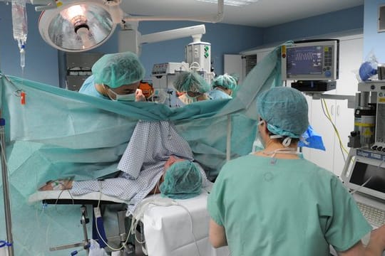 Kaiserschnitt: Kommen Kinder nicht natürlich zur Welt, haben sie ein erhöhtes Risiko, eine Verhaltensstörungen zu entwickeln.