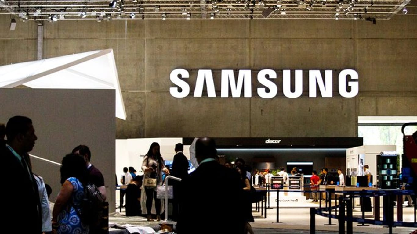 Samsung kündigte auf der IFA in Berlin sein erstes Mittelklasse-Smartphone mit dem schnellen Datenfunk-Standard 5G an.