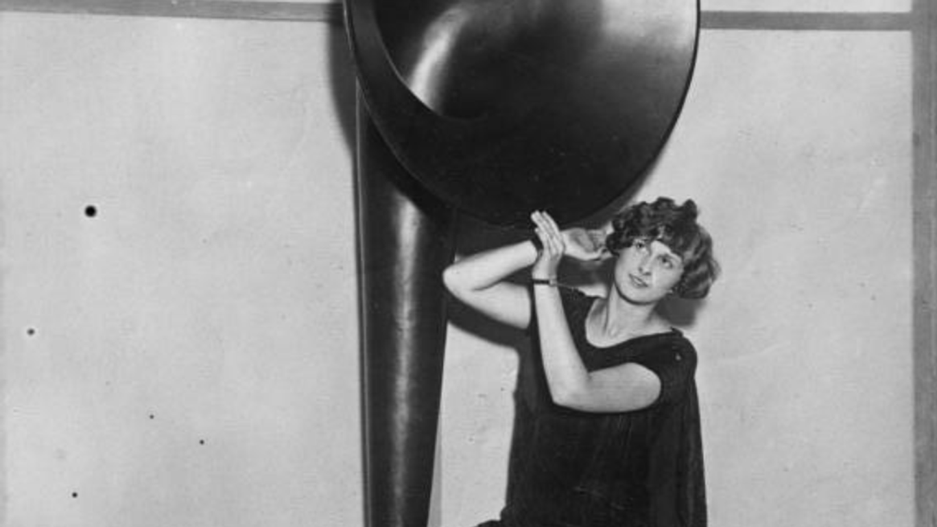Präsentation eines Lautsprechers auf der Funkausstellung, 1929.