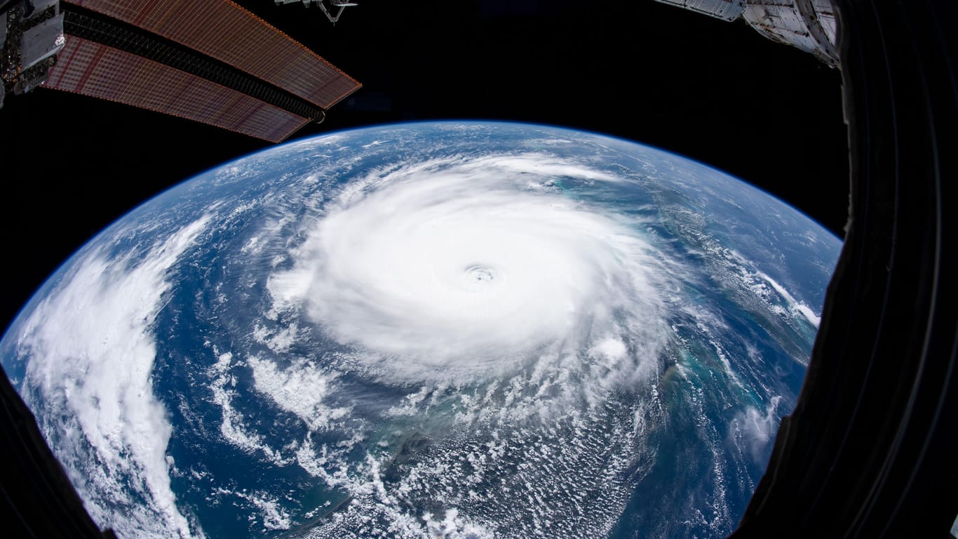 er Hurrikan Dorian, aufgenommen von der US-amerikanerinischen Astronautin Christina Koch der Intenationalen Raumstation ISS aus.