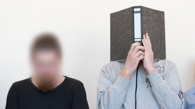 Die Angeklagten Anfang Juli im Saal des Landgerichtes auf der Anklagebank. Die Angeklagten Anfang Juli im Saal des Landgerichtes auf der Anklagebank.