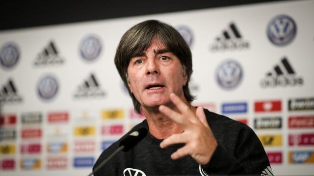 Bundestrainer Joachim Löw bereitet die deutsche Nationalmannschaft auf die Niederlande vor. Bundestrainer Joachim Löw bereitet die deutsche Nationalmannschaft auf die Niederlande vor.