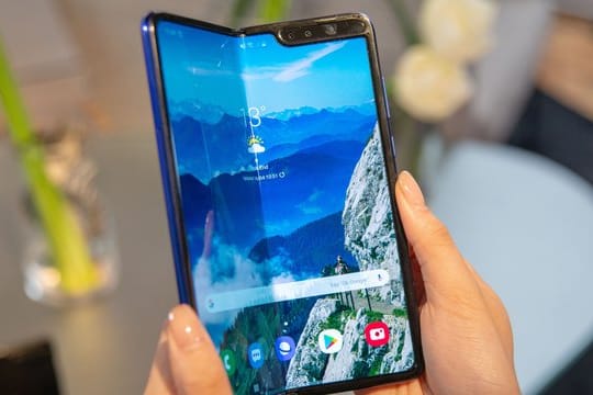 Nach einem holprigen Start im Frühjahr wird das Galaxy Fold in einer überarbeiteten Version ab Mitte September erhältlich sein.