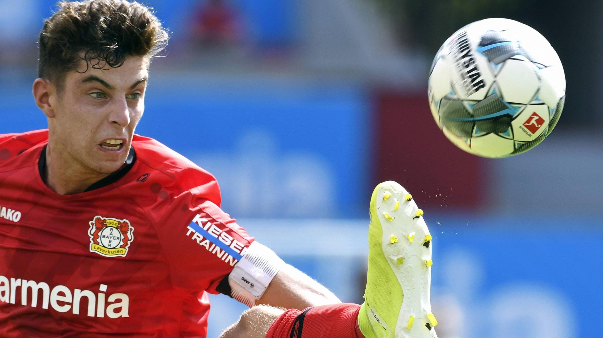 Kai Havertz: Bei Bayer Leverkusen ist er längst Schlüsselspieler, in der Nationalelf noch Bankdrücker.